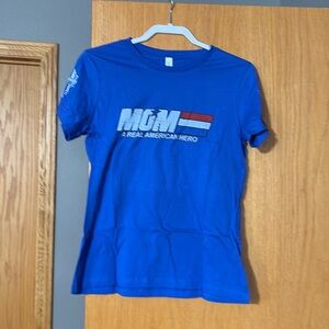 Cool “Mom” shirt